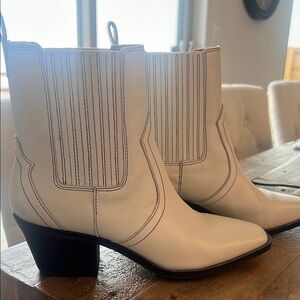 White Heeled Boots with Western Style